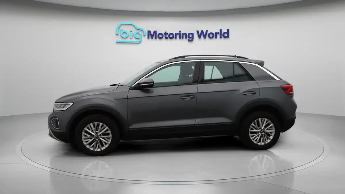 2023-volkswagen-t-roc-10-tsi-life-big-4