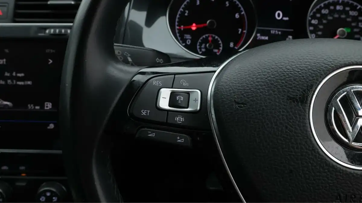 2019-volkswagen-golf-16tdi-se-hatchback-5d-dsg-big-21