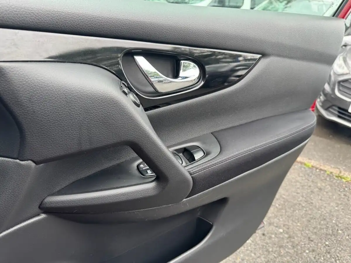 2015-nissan-qashqai-12-n-tec-big-17