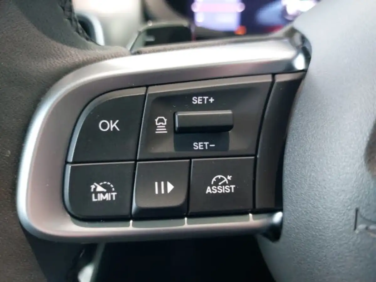 2025-jeep-avenger-12-gse-summit-e-hybrid-48v-auto-big-13
