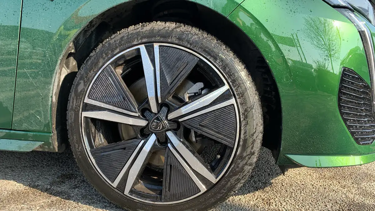 2024-peugeot-308-16-puretech-gt-180ps-big-16