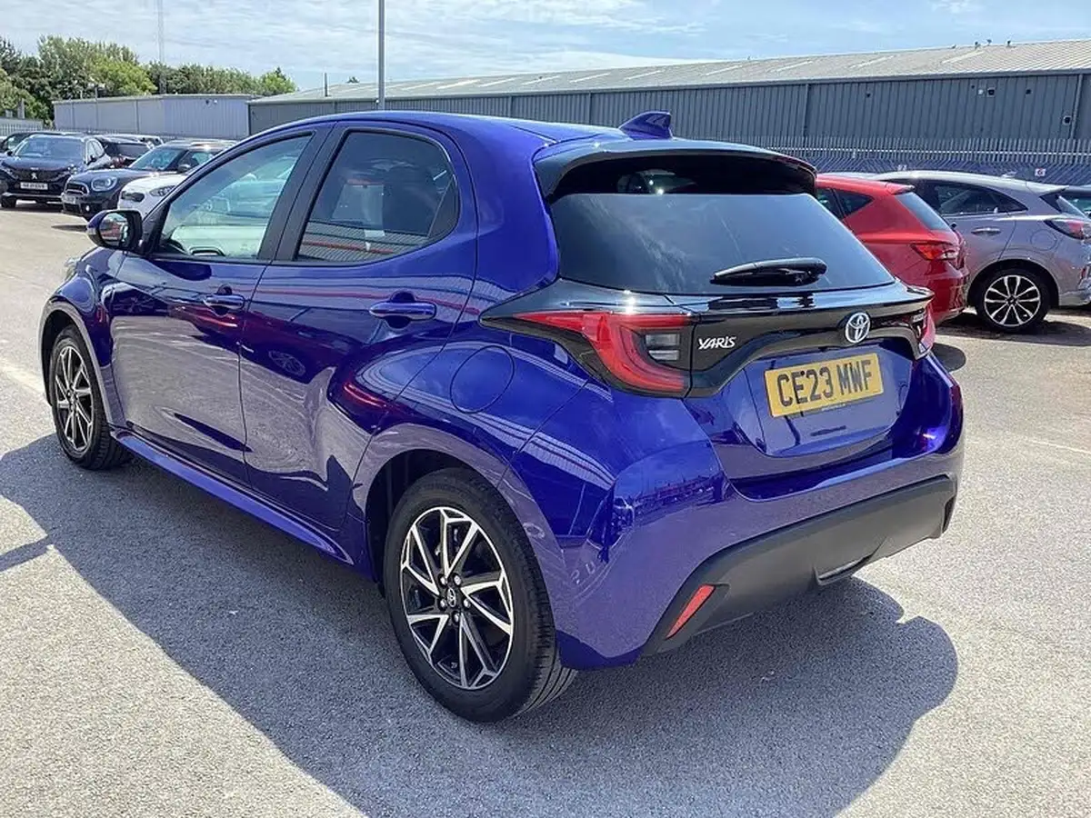 2023-toyota-yaris-15-vvt-i-design-big-1