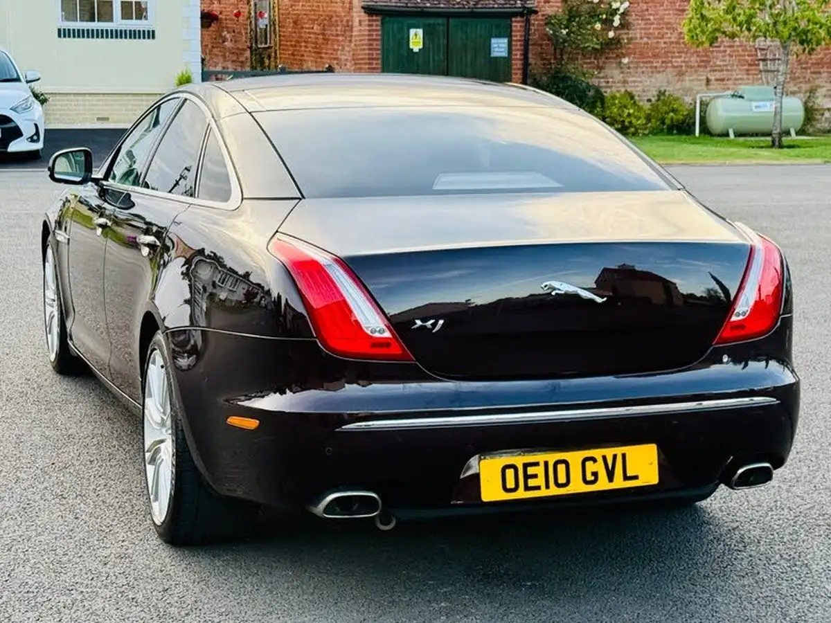 2010-jaguar-xj-series-30td-xj-portfolio-big-9
