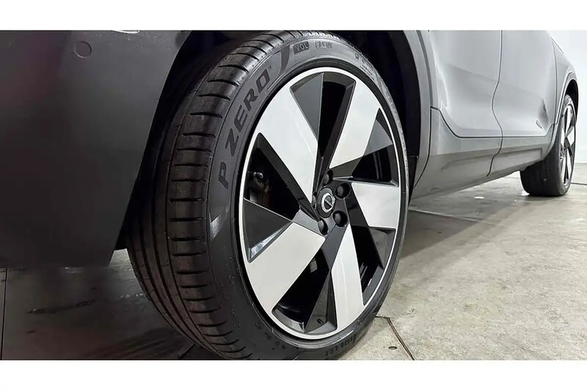 2022-volvo-c40-e-twin-recharge-pro-big-17
