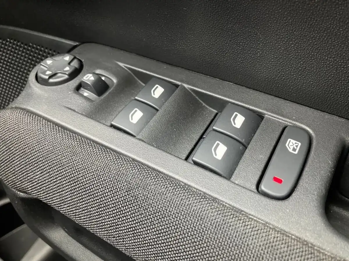 2023-citroen-c3-aircross-12-puretech-shine-plus-130ps-eat6-big-17