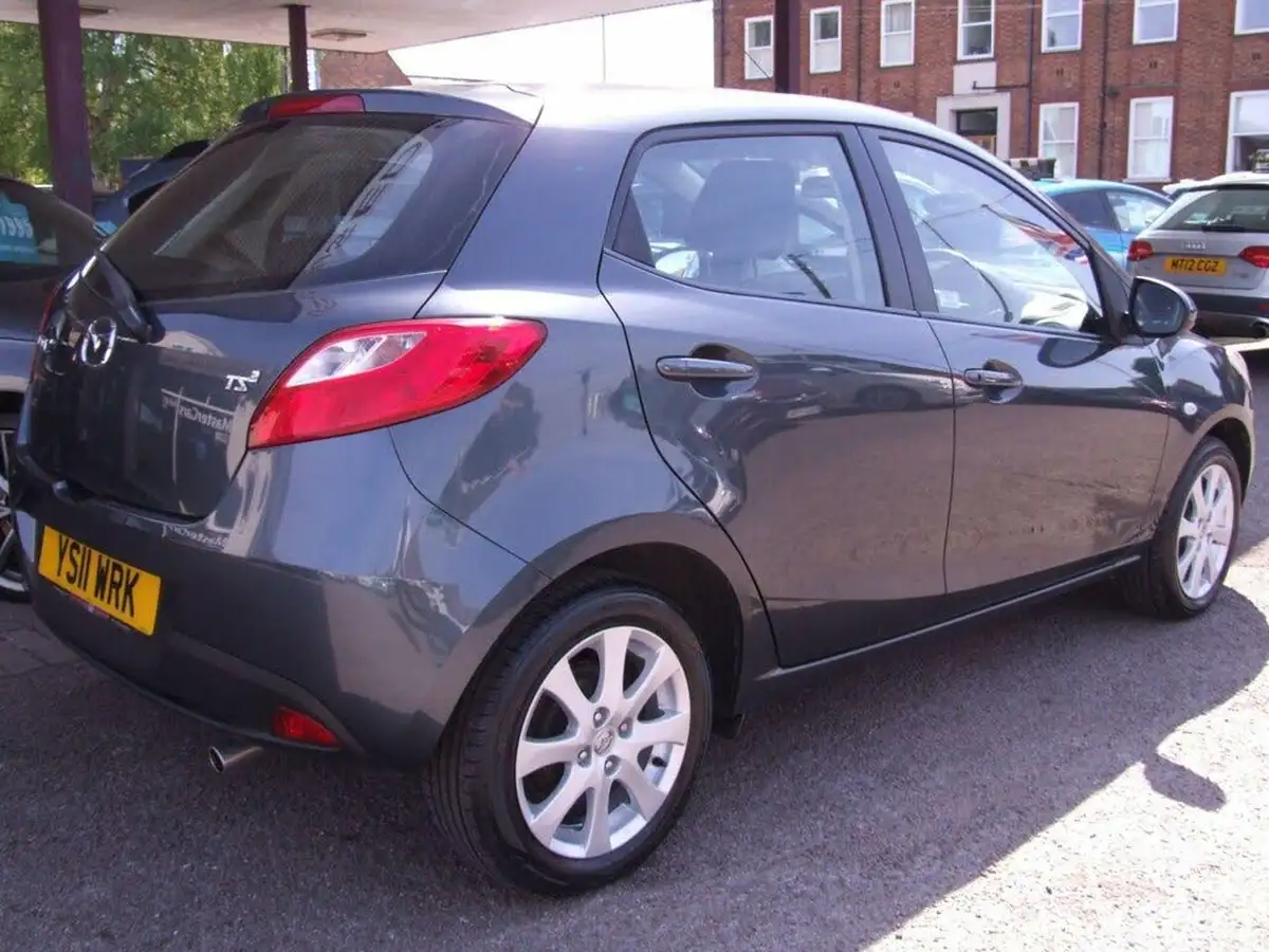 2011-mazda-mazda2-13-ts2-5d-big-2