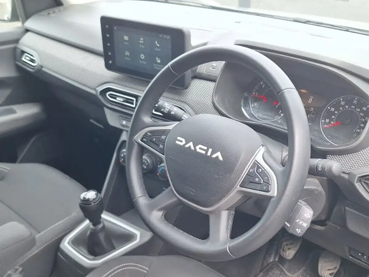 2023-dacia-sandero-10-tce-expression-90bhp-big-12