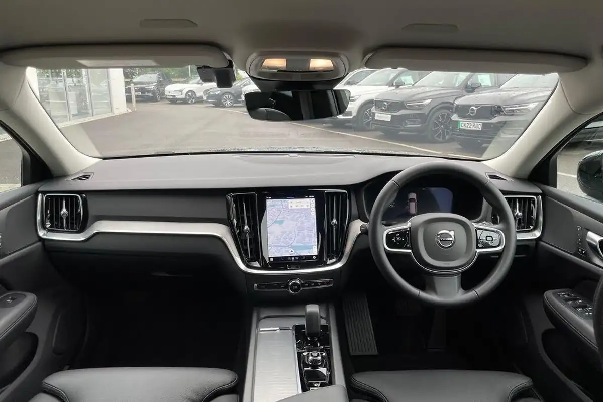 2025-volvo-v60-20-b4-plus-station-wagon-big-2