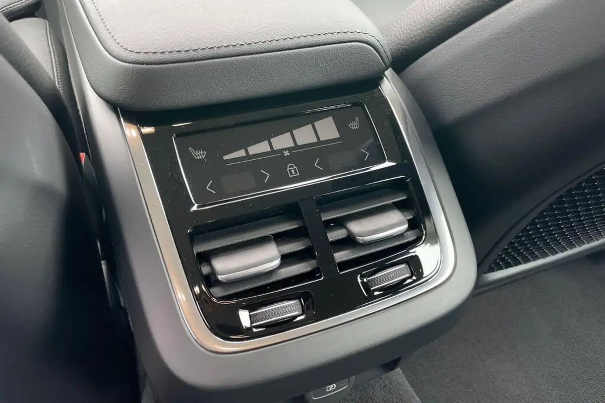 2025-volvo-v60-20-b4-plus-station-wagon-big-30