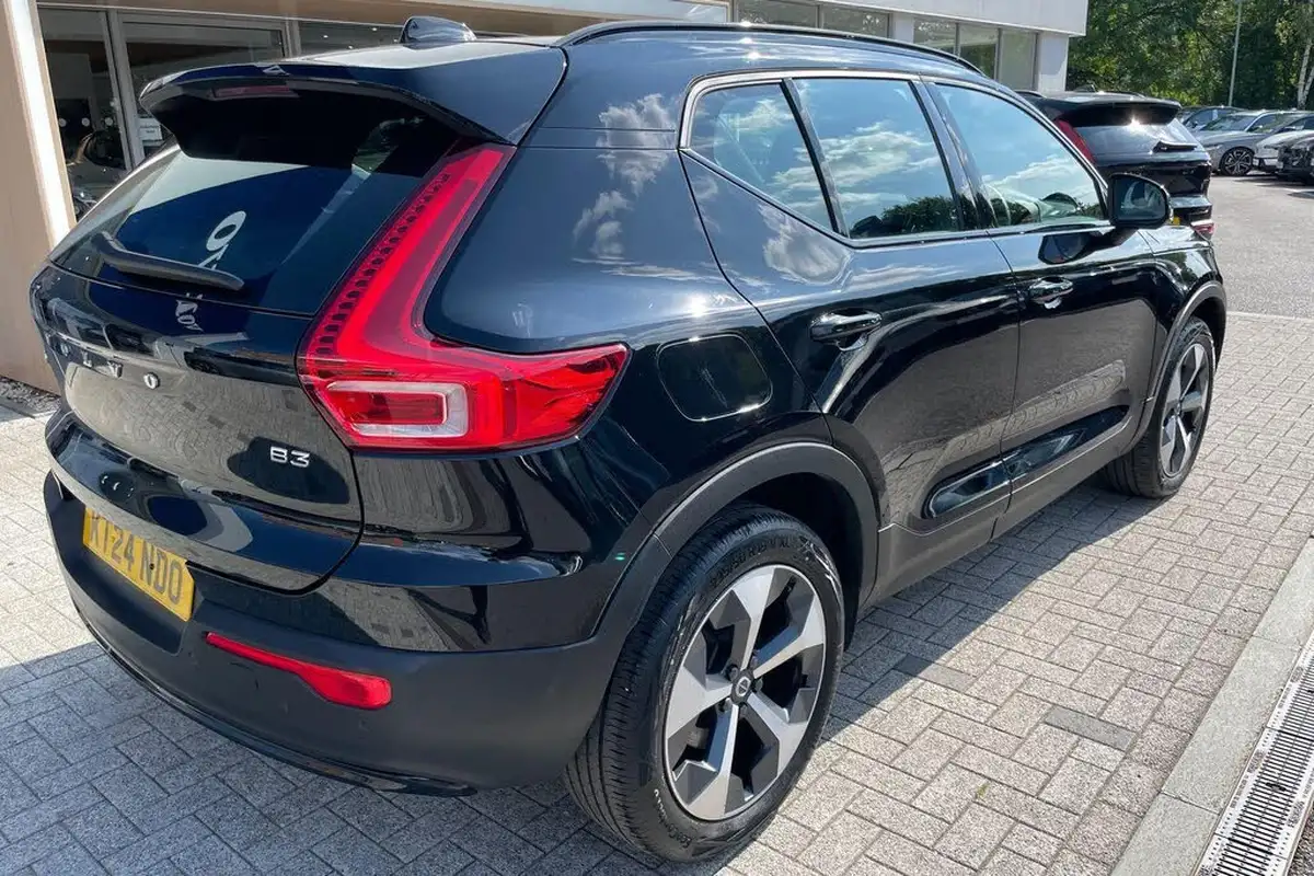 2024-volvo-xc40-20-b3-plus-big-6
