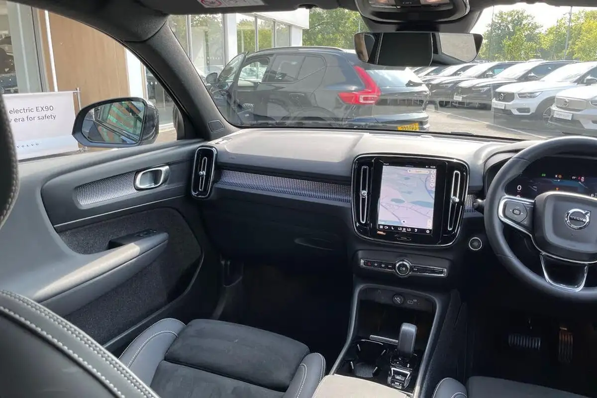 2024-volvo-xc40-20-b3-plus-big-30