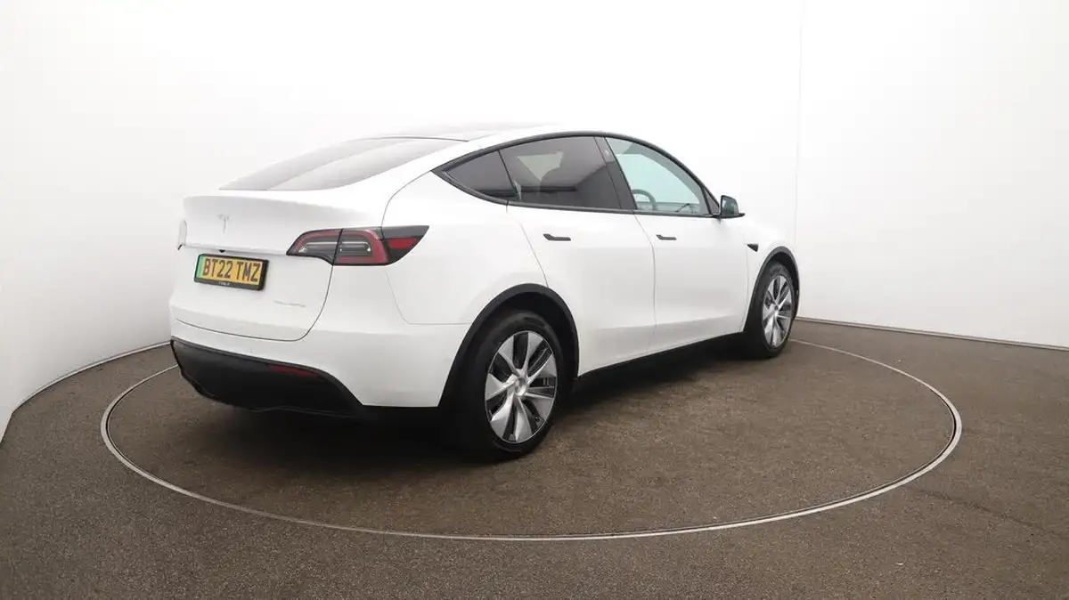 2022-tesla-model-y-e-long-range-big-56