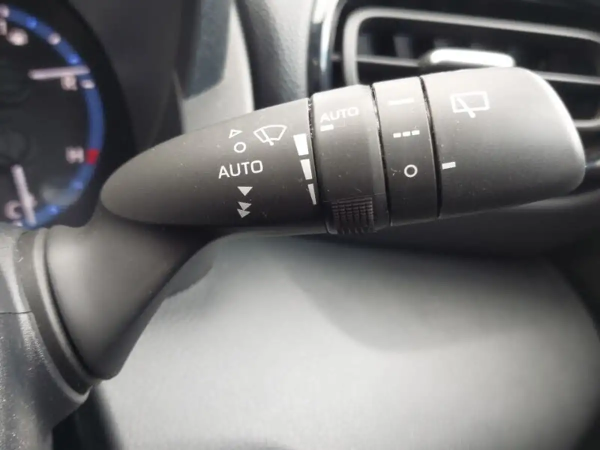 2021-toyota-yaris-15-vvt-i-design-panoramic-roof-big-17