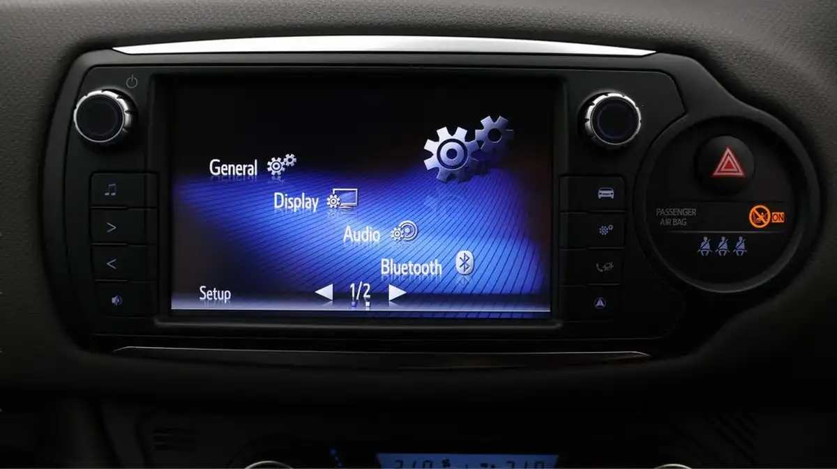 2017-toyota-yaris-15-vvt-i-icon-hybrid-big-11