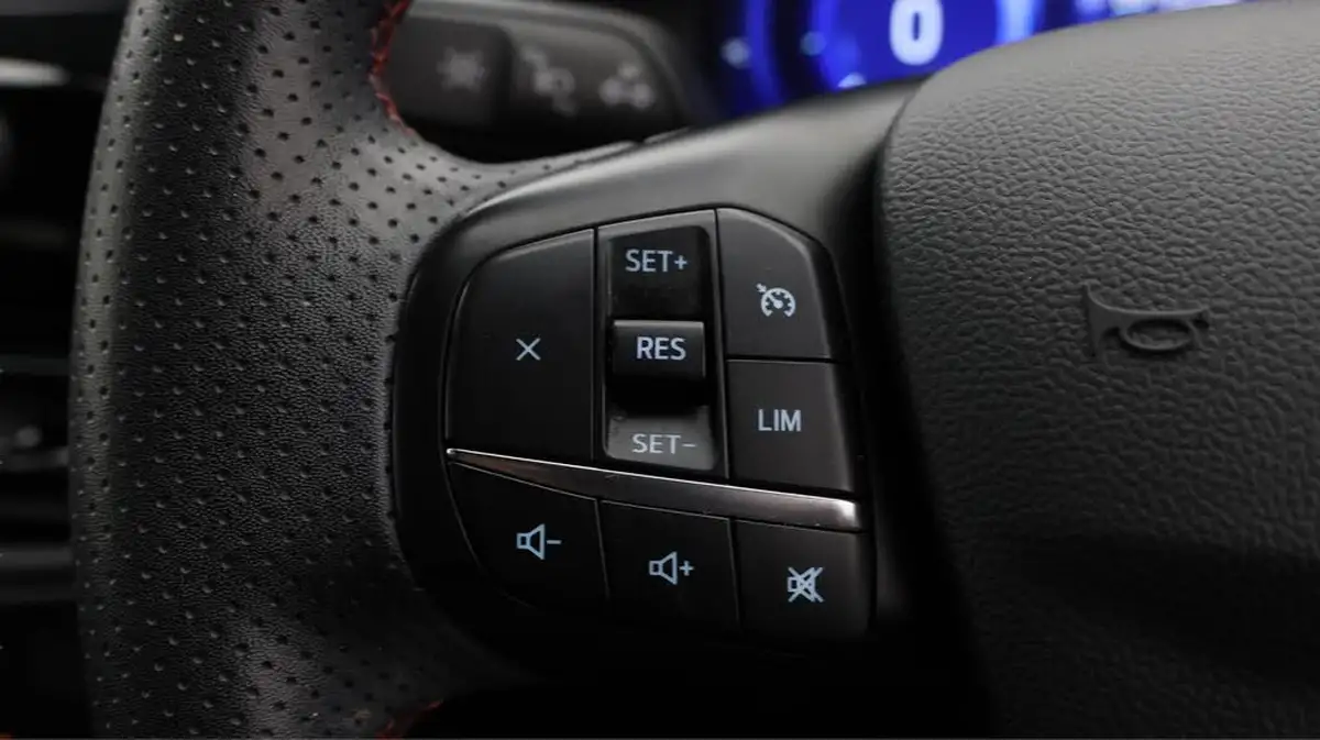 2022-ford-kuga-big-23