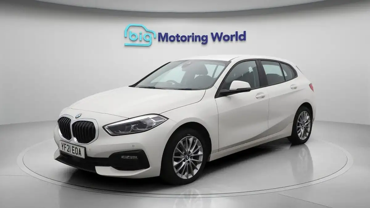 2021-bmw-1-series-15-118i-se-lcp-dct-big-3