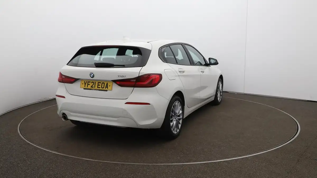 2021-bmw-1-series-15-118i-se-lcp-dct-big-55