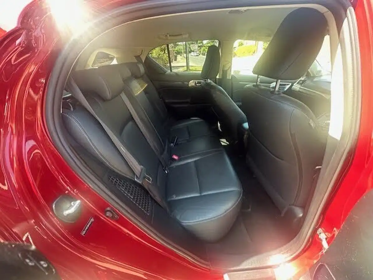 2014-lexus-ct-200h-18-luxury-big-19