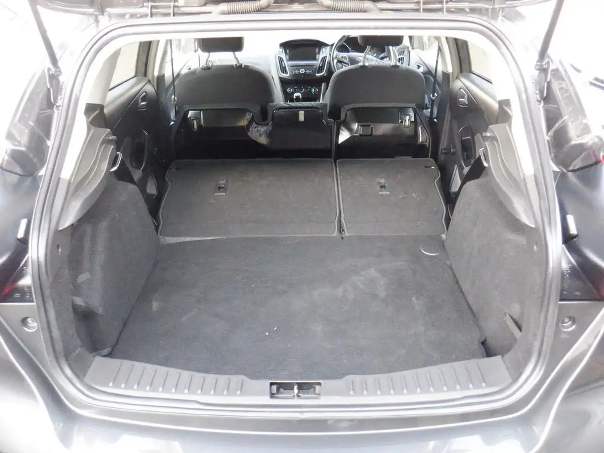 2017-ford-focus-10t-zetec-edition-100ps-hatchback-big-12