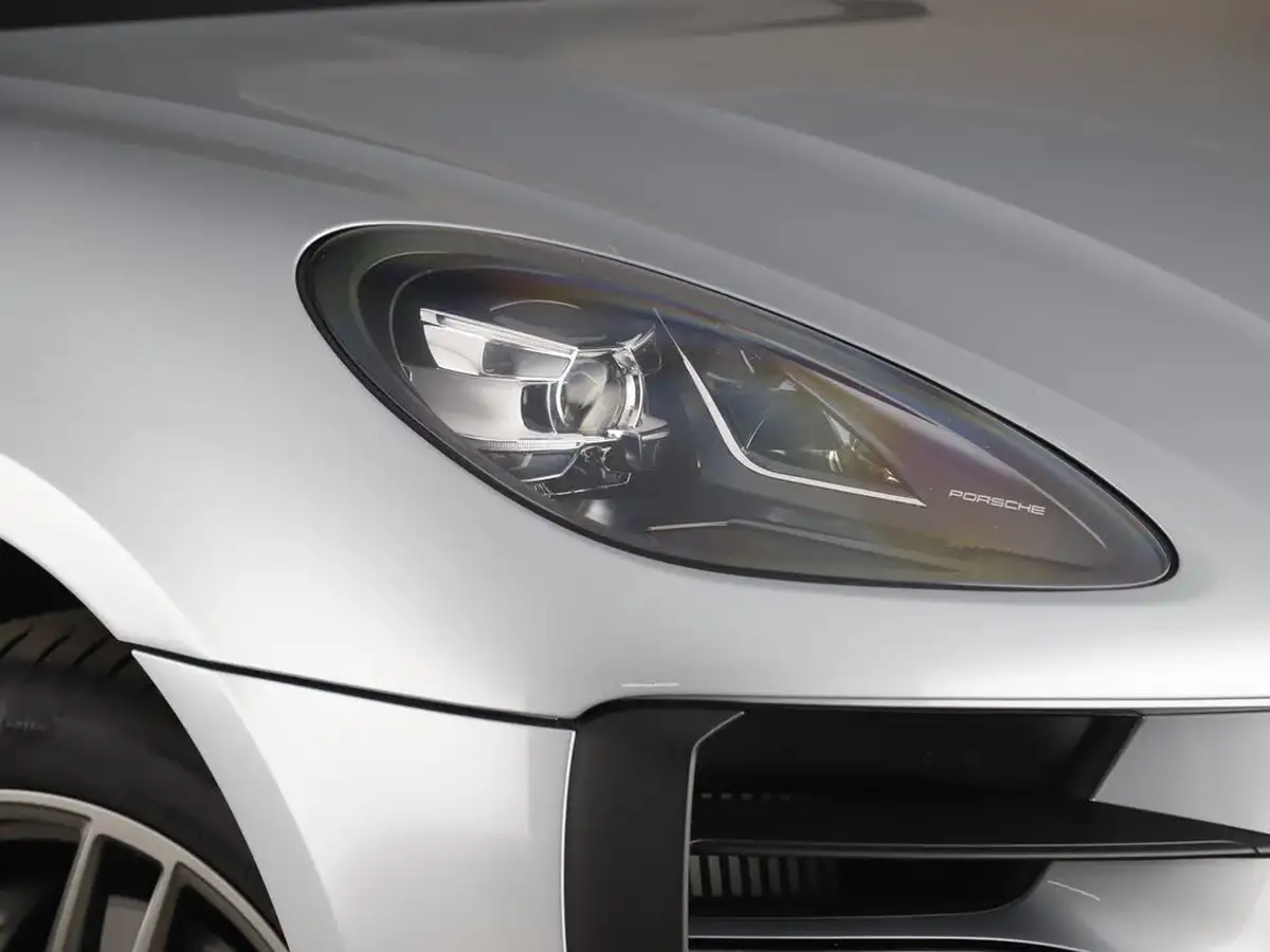 2021-porsche-macan-30-s-big-30
