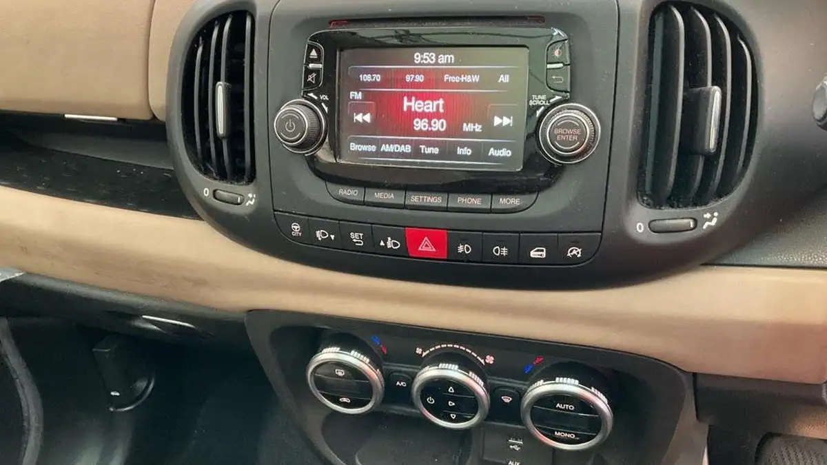 2013-fiat-500l-09-lounge-big-4