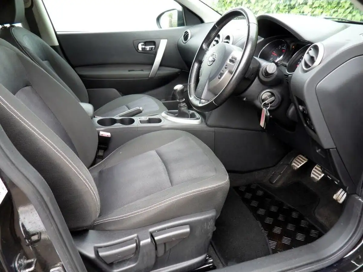 2012-nissan-qashqai-15td-n-tec-big-56
