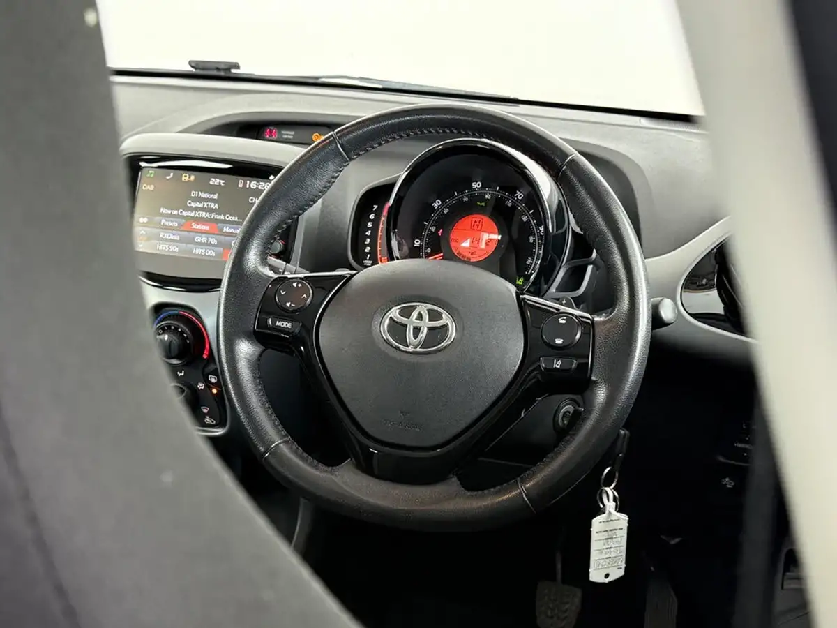 2018-toyota-aygo-10-vvt-i-x-play-68bhp-tss-5d-x-shift-big-12