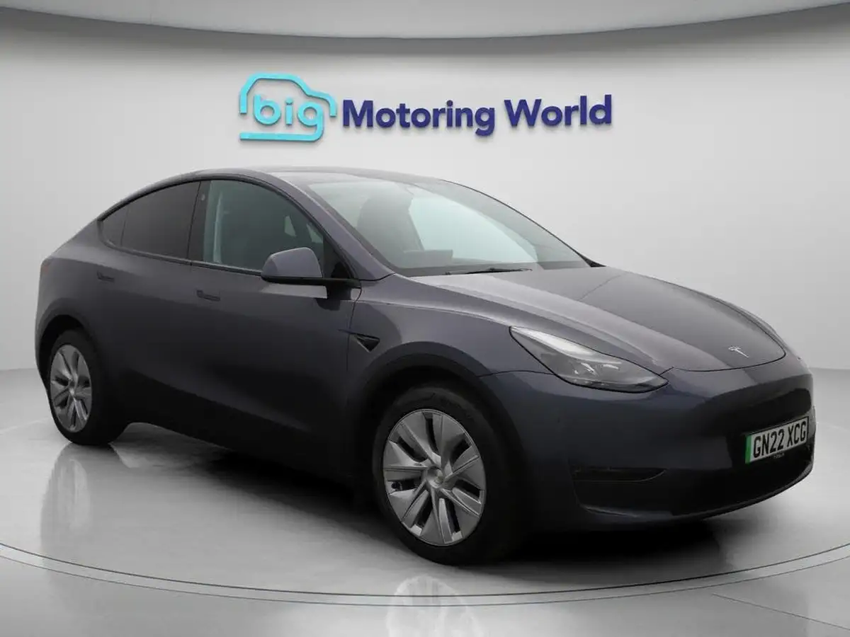 2022-tesla-model-y-e-long-range-big-0