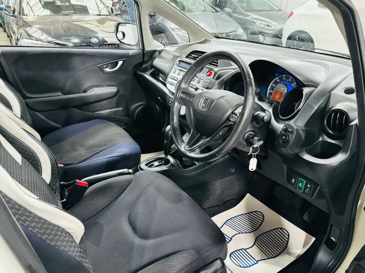2012-honda-jazz-13-hs-big-9