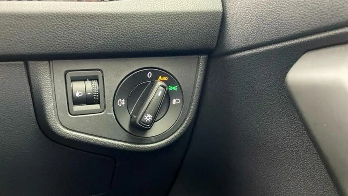 2024-volkswagen-polo-10-life-big-23