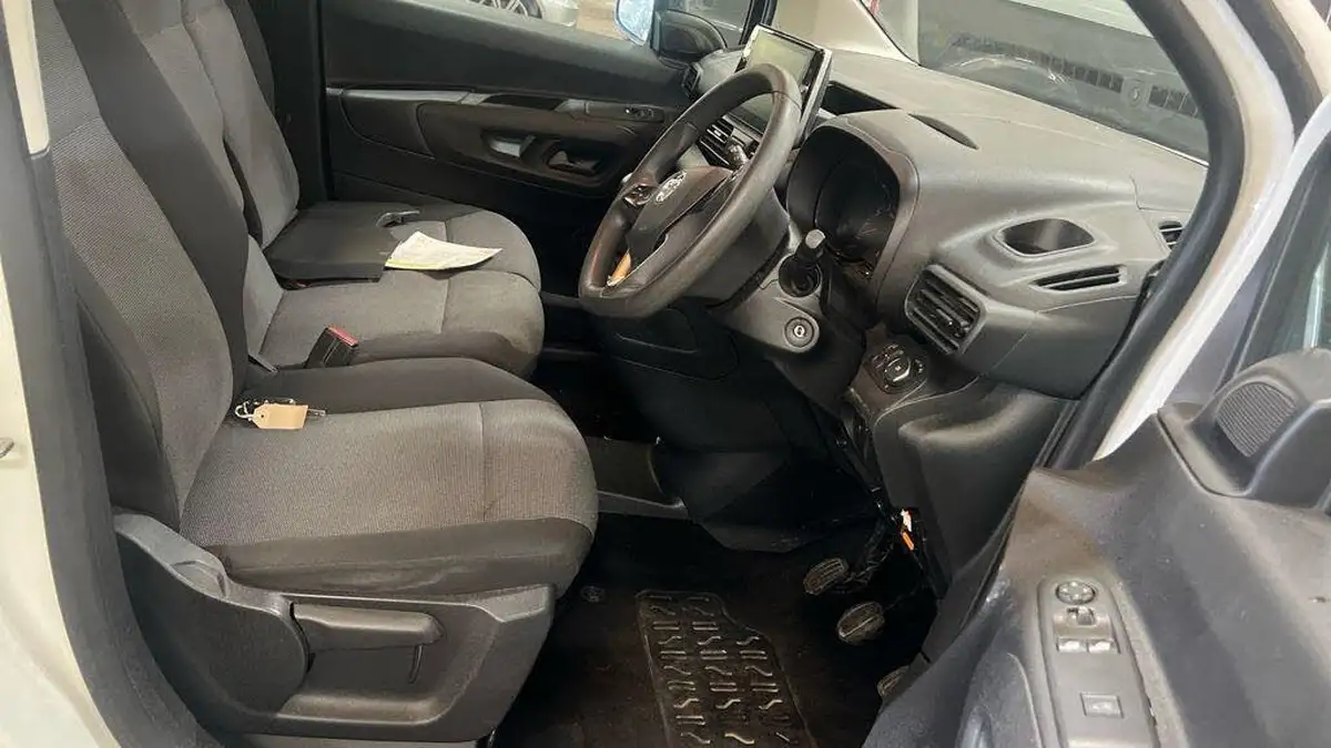 2019-vauxhall-combo-15cdti-sportive-2300-16v-100pseu6dt-l1h1-panel-big-4