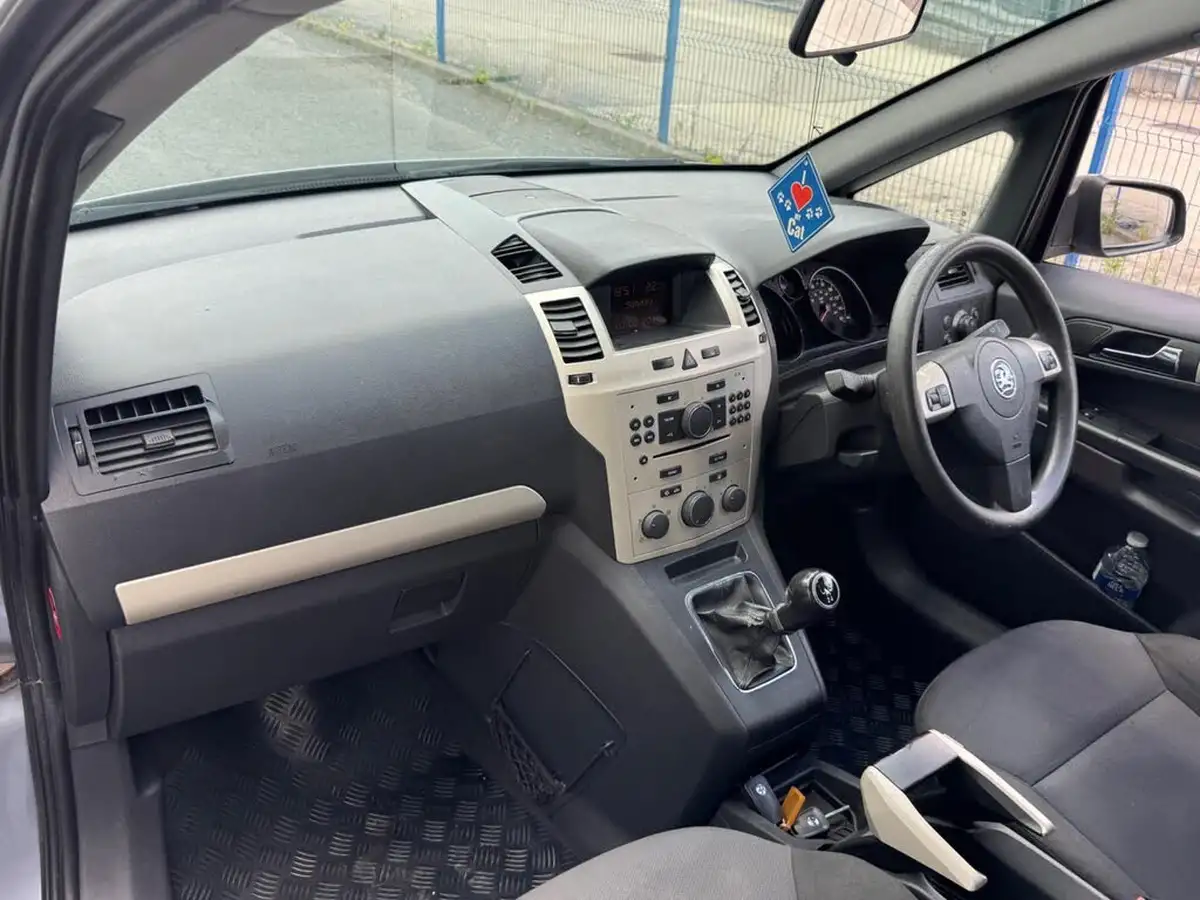 2008-vauxhall-zafira-16-exclusiv-105ps-big-13