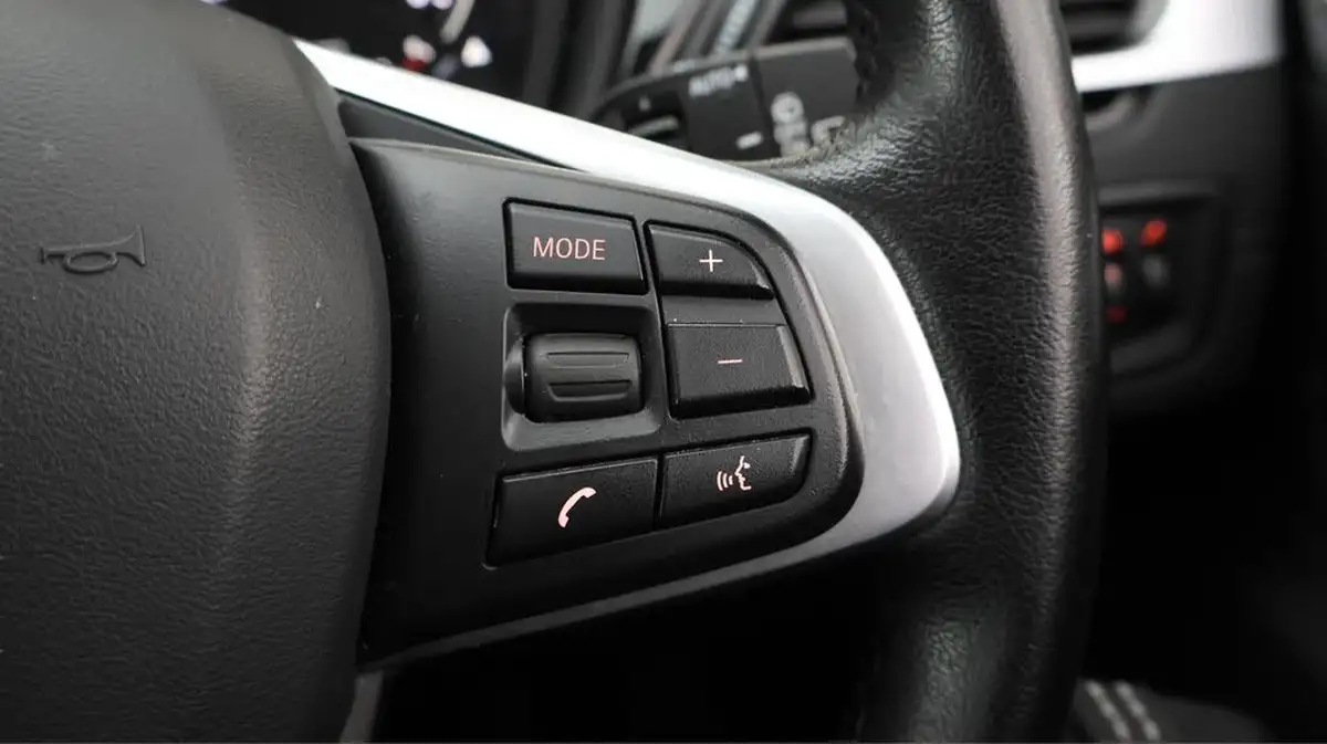 2021-bmw-x1-20td-sdrive18d-xline-big-24