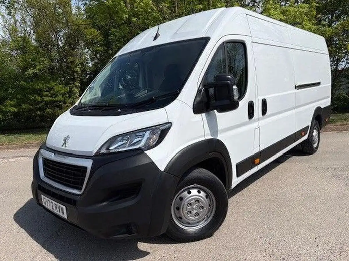2022-peugeot-boxer-22-bluehdi-professional-435-l4-h2-big-2