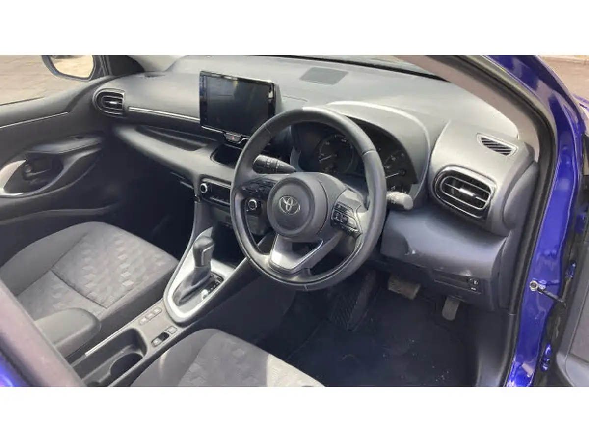 2024-toyota-yaris-15-vvt-i-icon-big-10