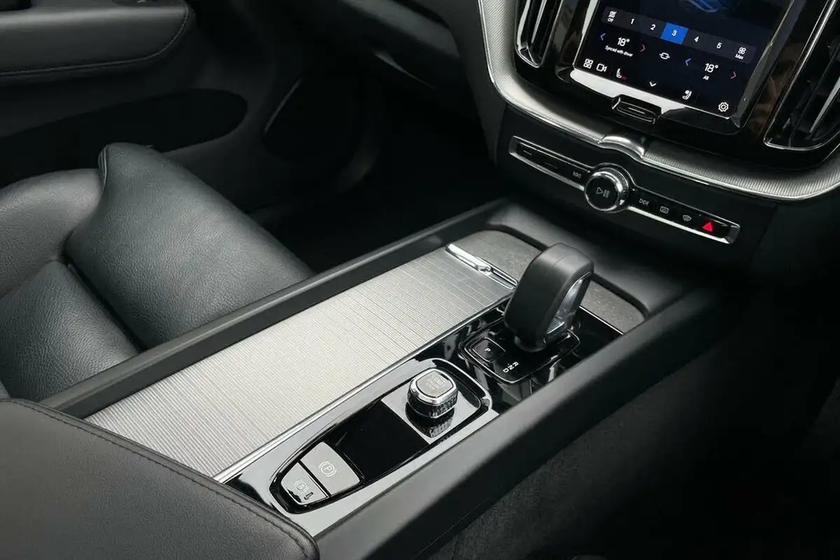 2023-volvo-xc60-20-b5-plus-big-43