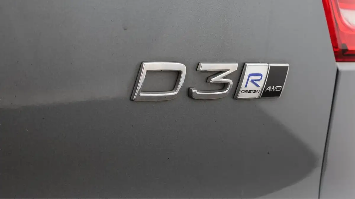 2019-volvo-xc40-20td-d3-r-design-pro-awd-geartronic-big-23