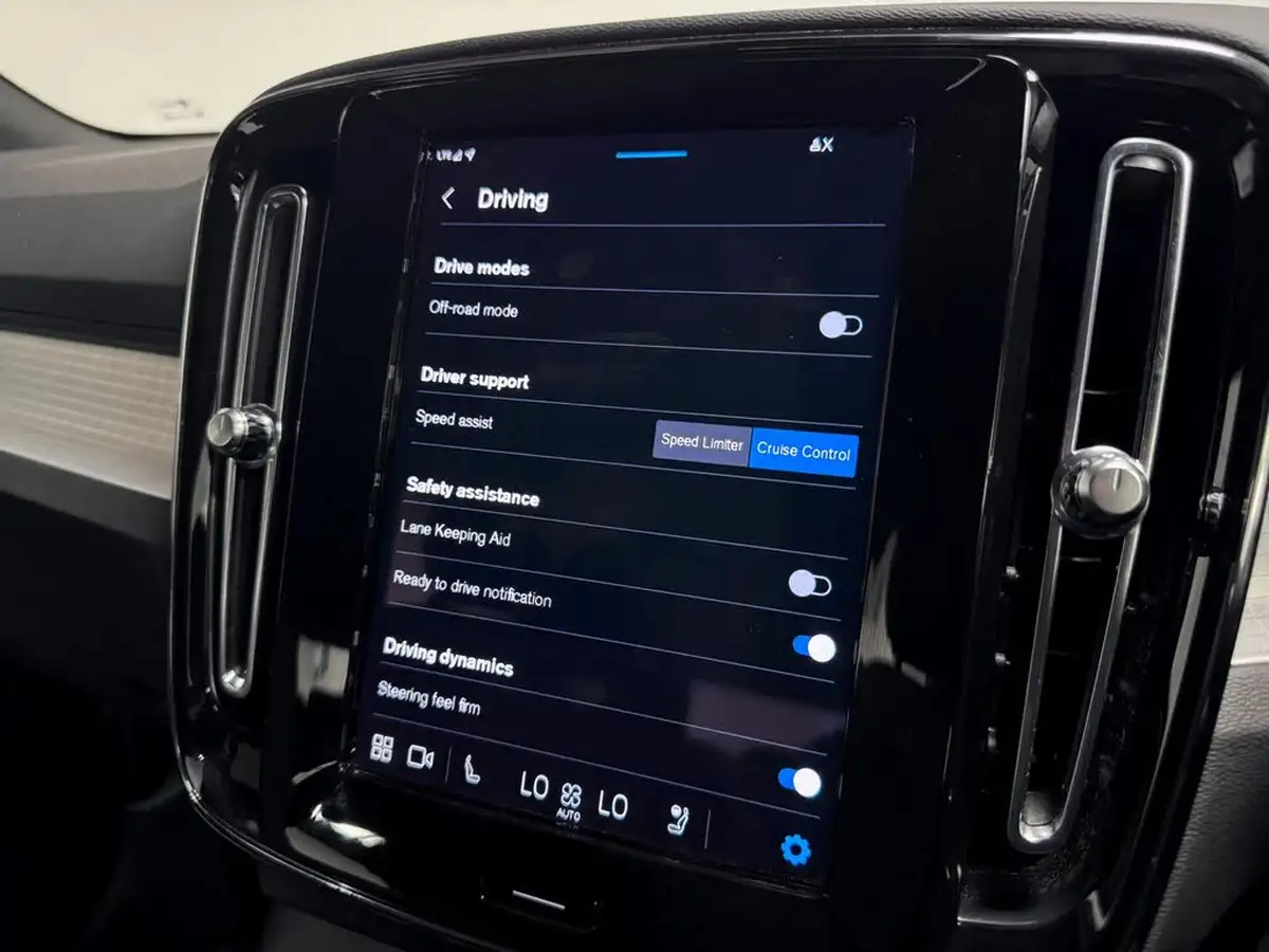 2023-volvo-xc40-20-b3-plus-big-48