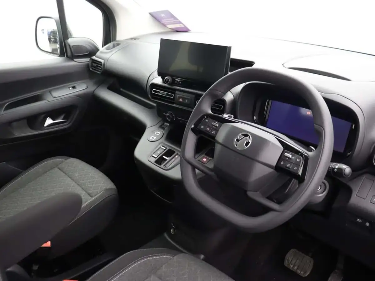 2024-vauxhall-combo-life-e-design-xl-big-16