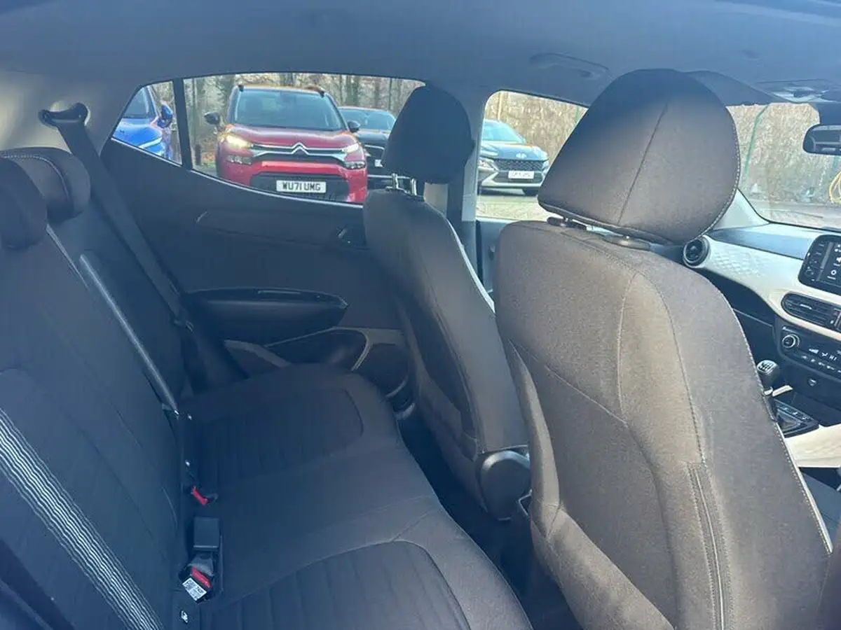 2021-hyundai-i10-10-premium-big-34
