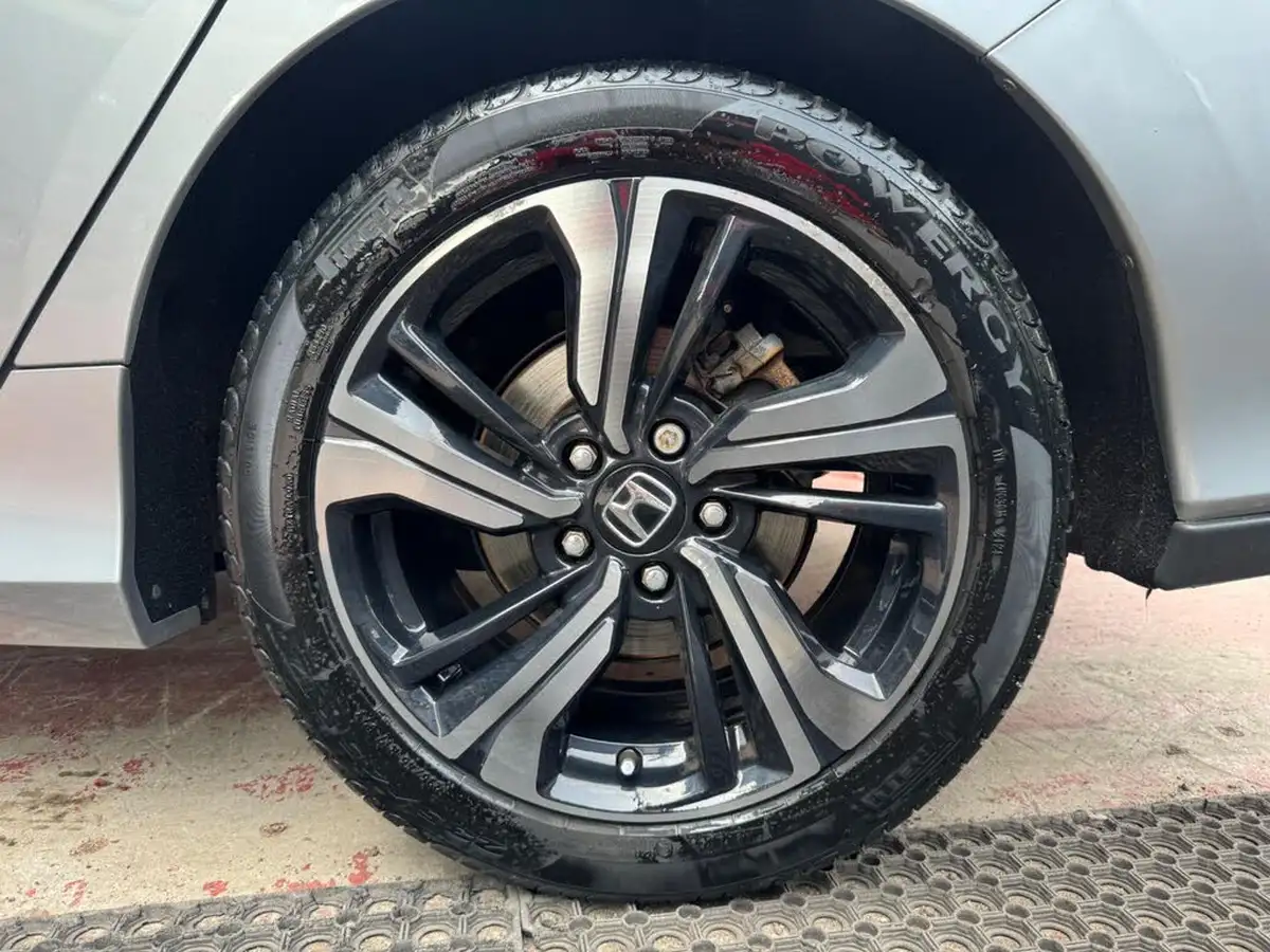 2017-honda-civic-10-vtec-turbo-sr-cvt-big-14