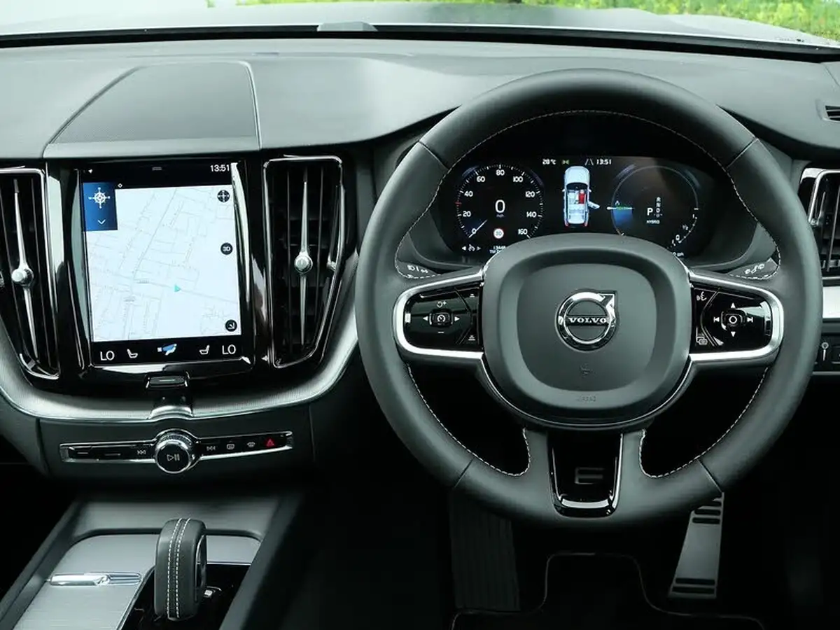 2021-volvo-xc60-20-t6-r-design-340bhp-big-11