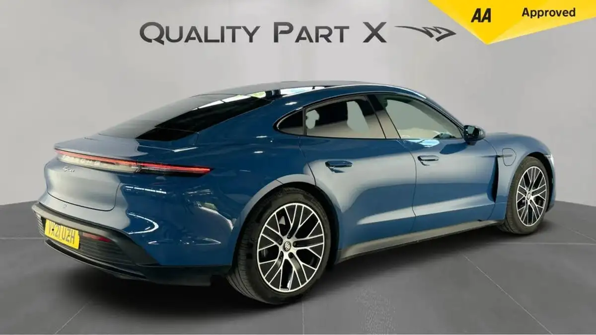 2021-porsche-taycan-e-base-476ps-performance-battery-plus-big-2