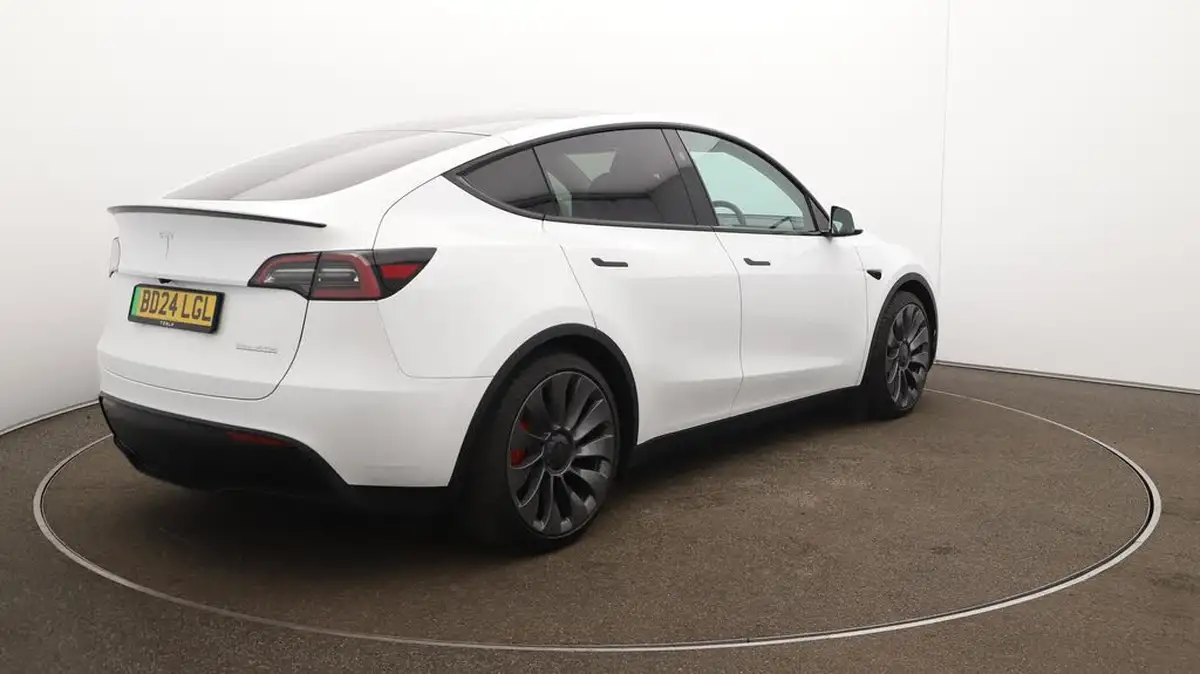 2024-tesla-model-y-e-performance-big-53