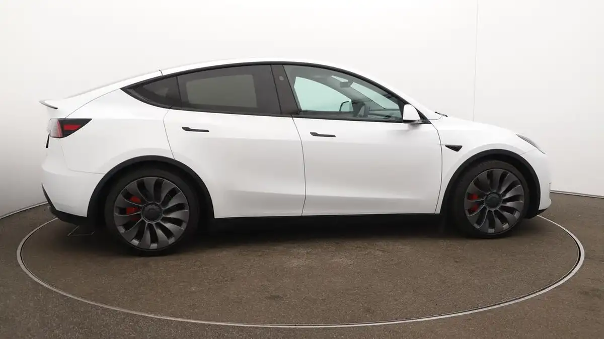 2024-tesla-model-y-e-performance-big-49