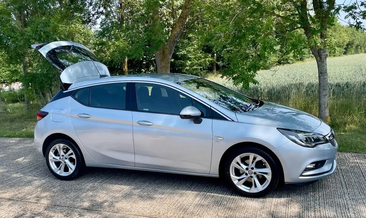 2017-vauxhall-astra-16cdti-sri-110ps-hatchback-big-59