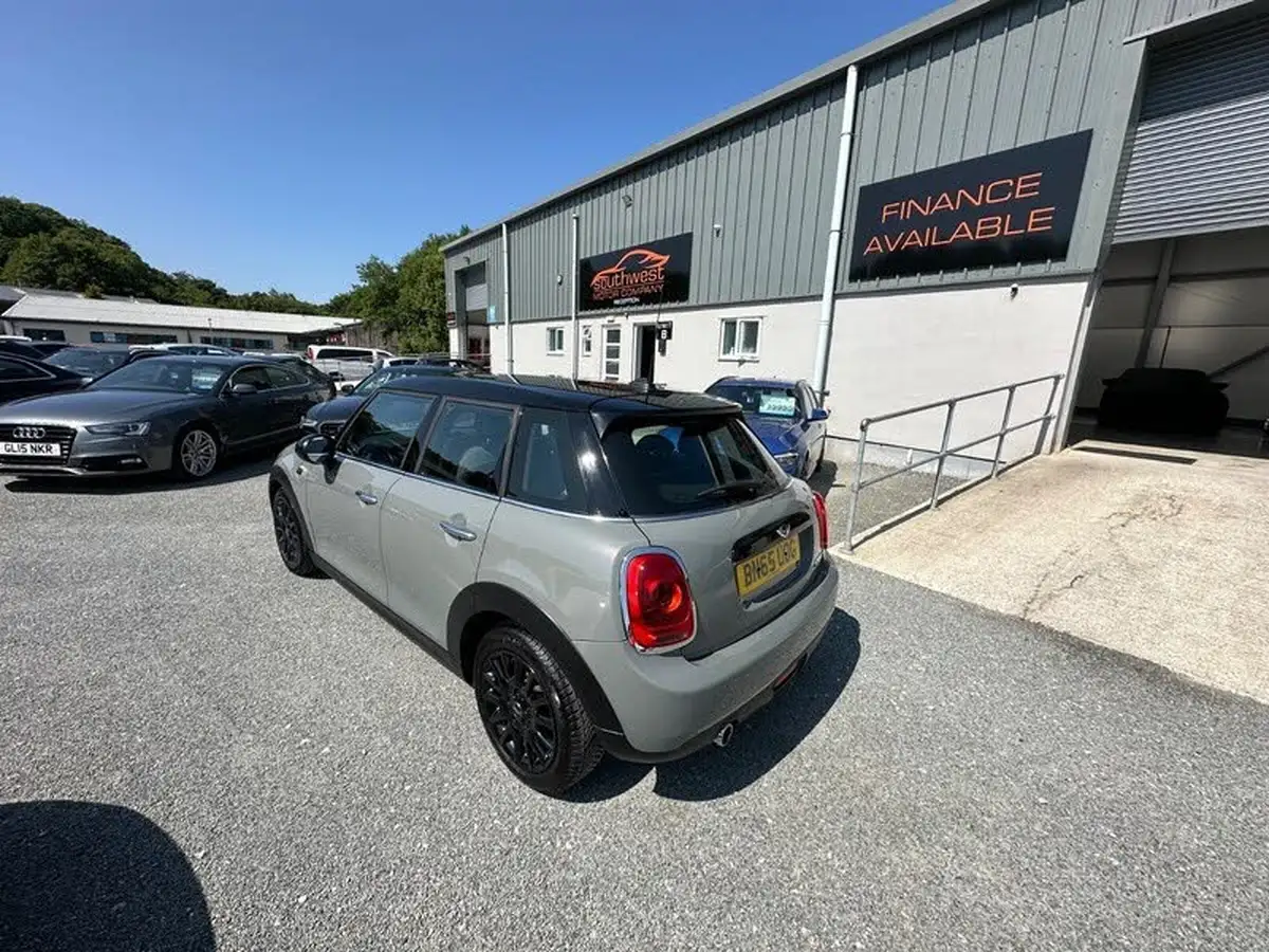 2015-mini-cooper-15-cooper-5d-big-52