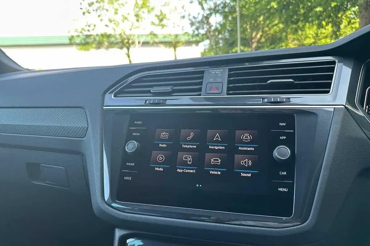 2023-volkswagen-tiguan-15-tsi-r-line-edition-big-12