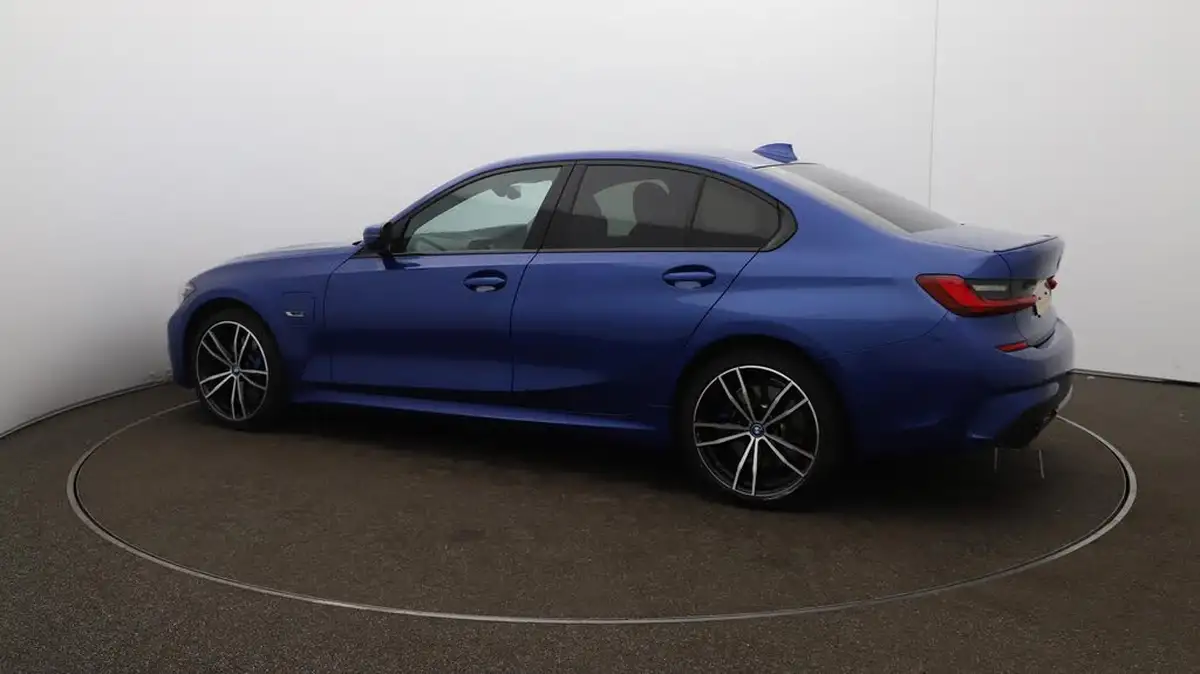 2022-bmw-3-series-20-330e-m-sport-pro-pack-saloon-4d-big-46
