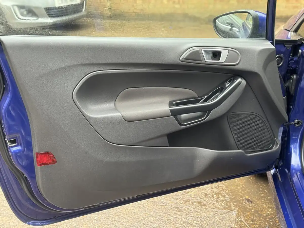 2014-ford-fiesta-10-zetec-s-big-36